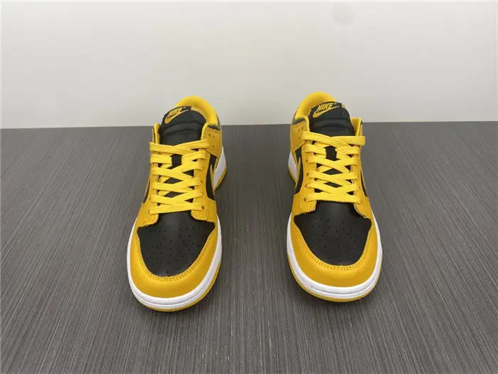 The Nike Dunk Low Takes on a Familiar 