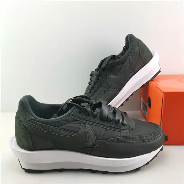 NIKE SACAI NIKE LDWAFFLE BLACK NYLON 
