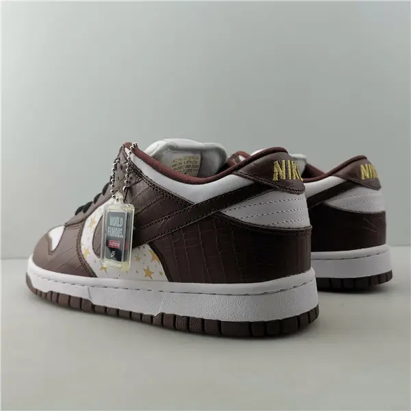 Supreme x Nike SB Dunk Low Brown 