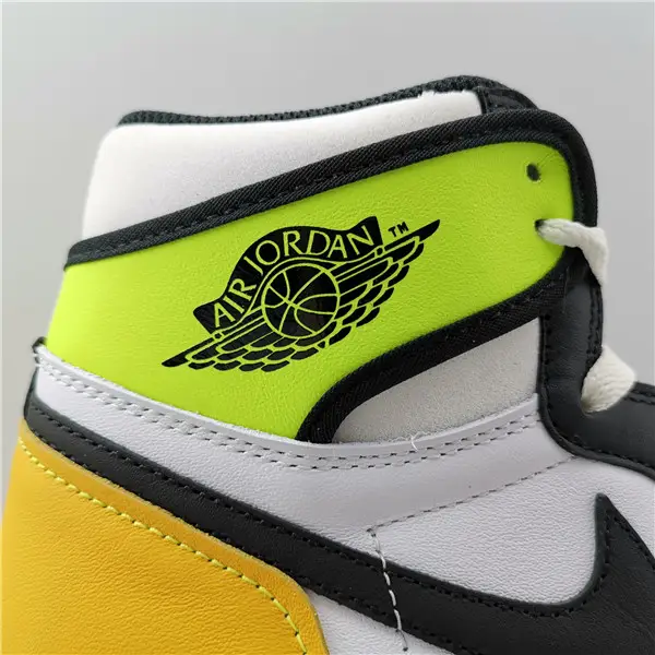 AIR JORDAN 1 RETRO HIGH OG 'VOLT GOLD' 