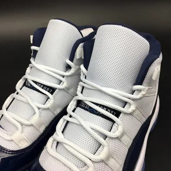 Air Jordan 11 Retro Midnight 