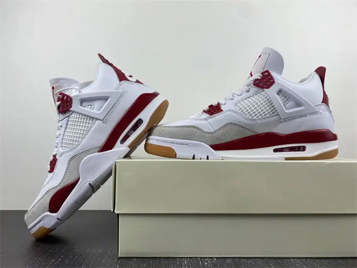 Nike SB x Air Jordan 4 