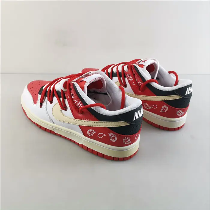Nike SB Dunk Low UNIVERSITY RED 