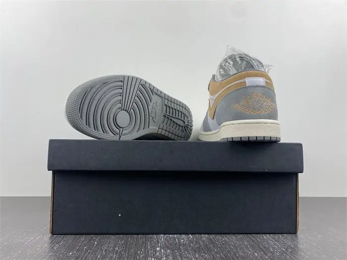 Air Jordan 1 Low 