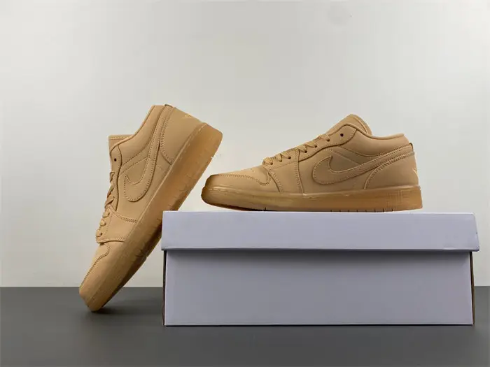 Air Jordan 1 Low SE 