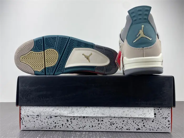 Jordan 4 Retro SE Craft Photon Dust 