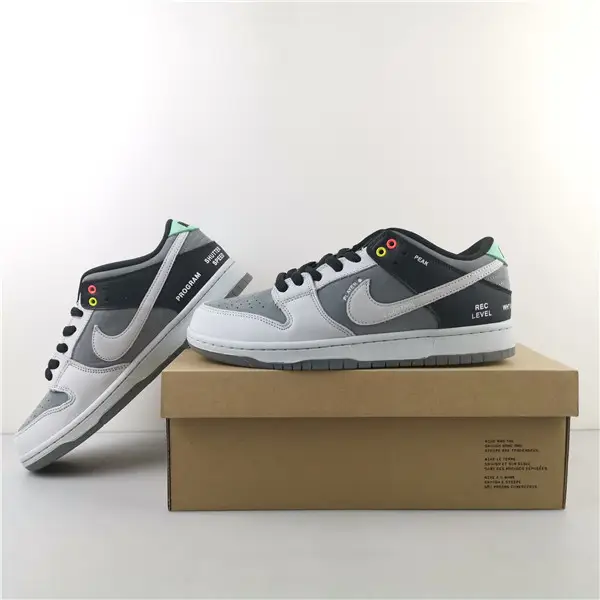 NIKE SB DUNK 