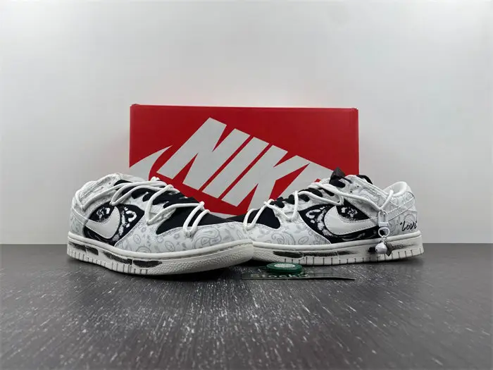 Nike Dunk Low 