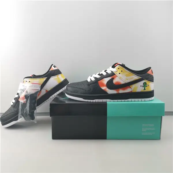 NIKE SB DUNK LOW 