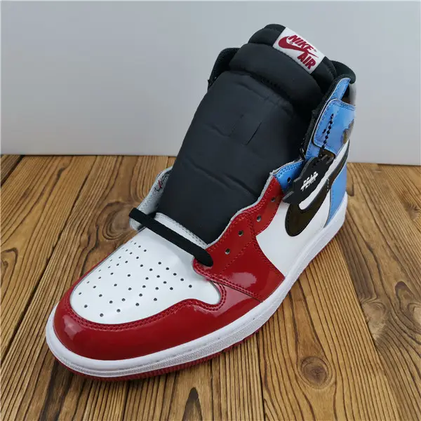Jordan 1 Retro High Fearless UNC Chicago 