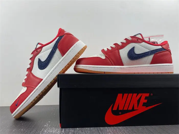 AIR JORDAN 1 LOW 