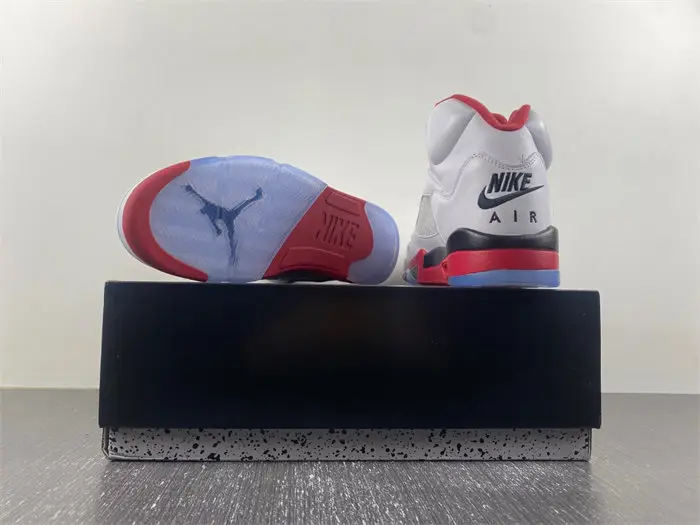 Jordan 5 Retro Fire Red Black Tongue 