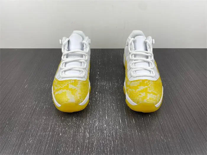 Air Jordan 11 Low WMNS 
