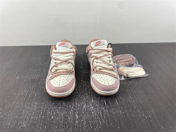 Nike SB Dunk Low 