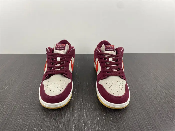 Nike SB Dunk Low Skate Like a Girl 
