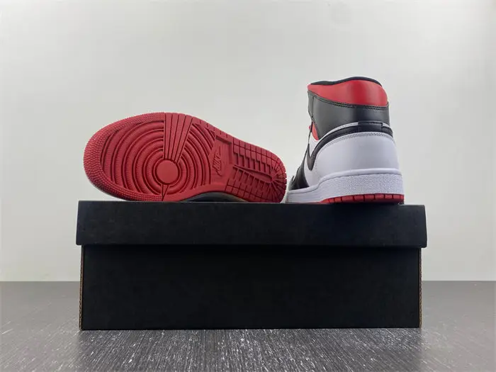 Jordan 1 Mid Gym Red Black Toe 