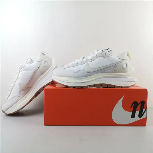 Nike Vaporwaffle Sacai Sail Gum 