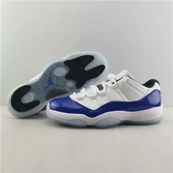 Air Jordan 11 Low WMNS 