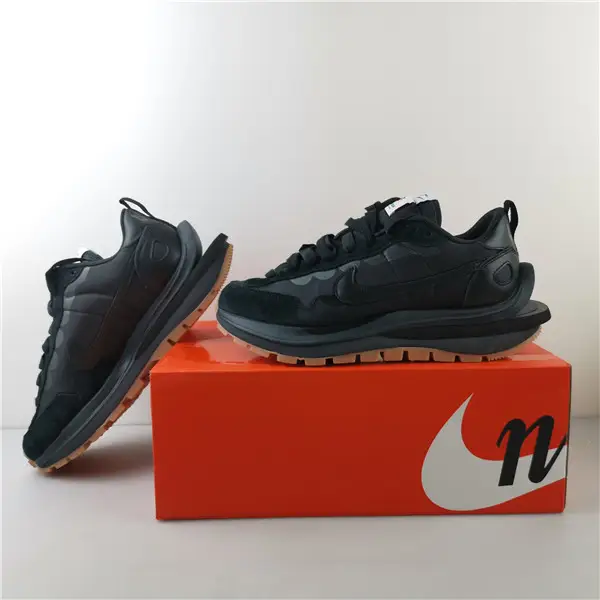 Nike Vaporwaffle Sacai Black Gum 
