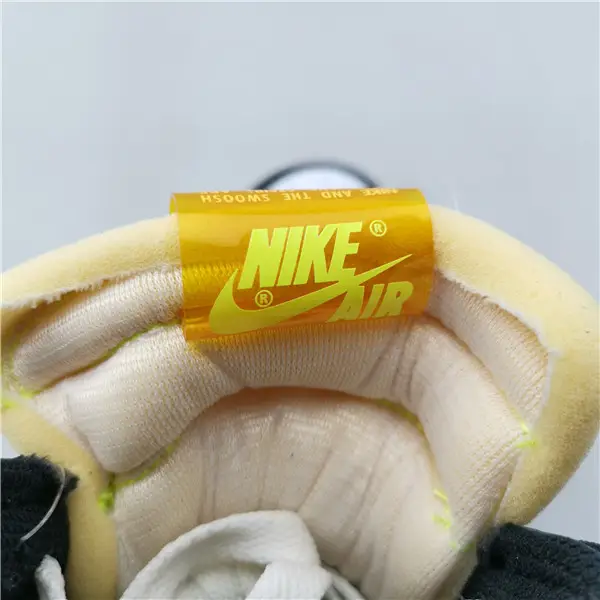 AIR JORDAN 1 RETRO HIGH OG 'VOLT GOLD' 