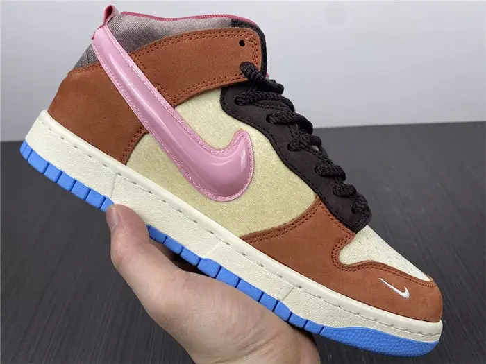 Social Status x Nk SB Dunk Mid 