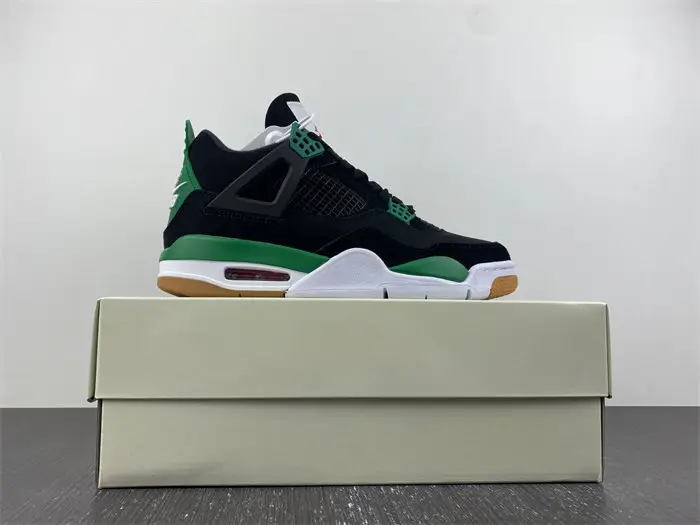 Nike SB x Air Jordan 4 