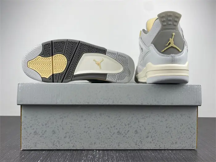 Jordan 4 Retro SE Craft Photon Dust 