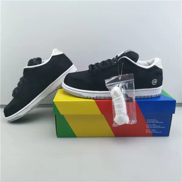 NIKE SB DUNK LOW BLACK WHITE 