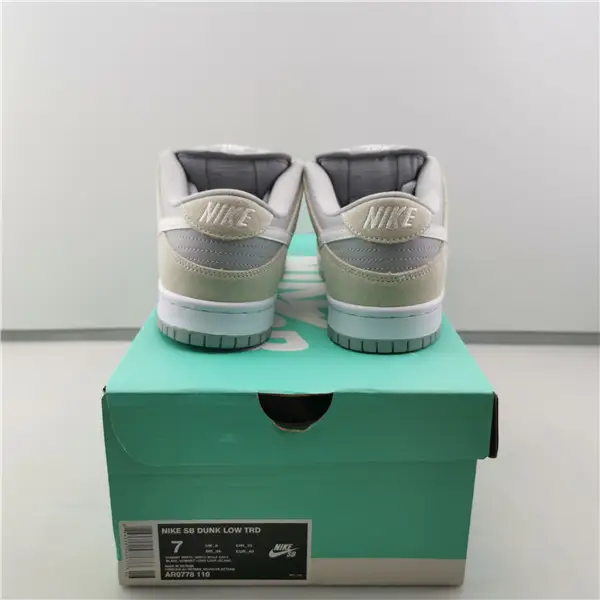 Nike SB Dunk Low Summit White Wolf Grey 