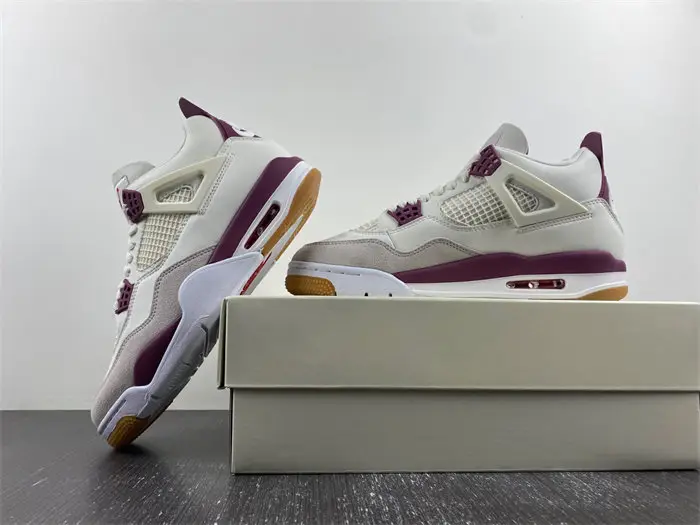 SB x Jordan 4 