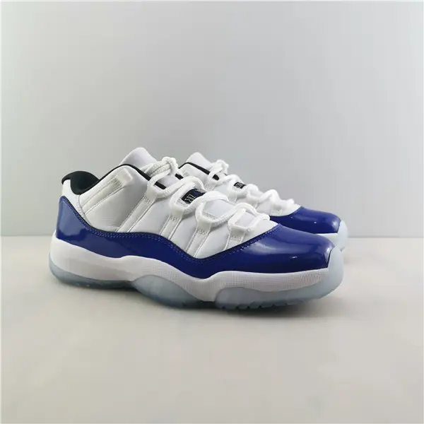Air Jordan 11 Low WMNS 