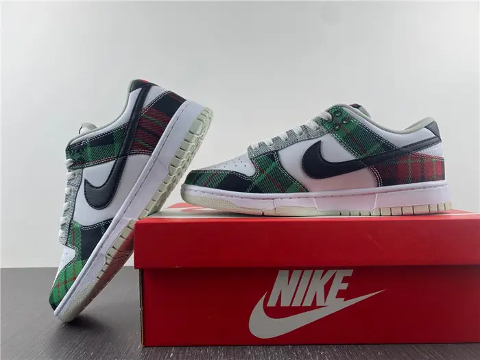 Nike Dunk Low Tartan Plaid 
