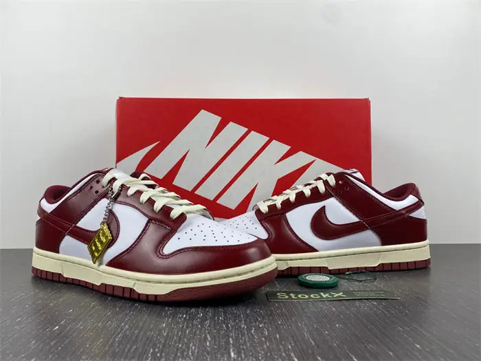 Nike Dunk Low PRM 