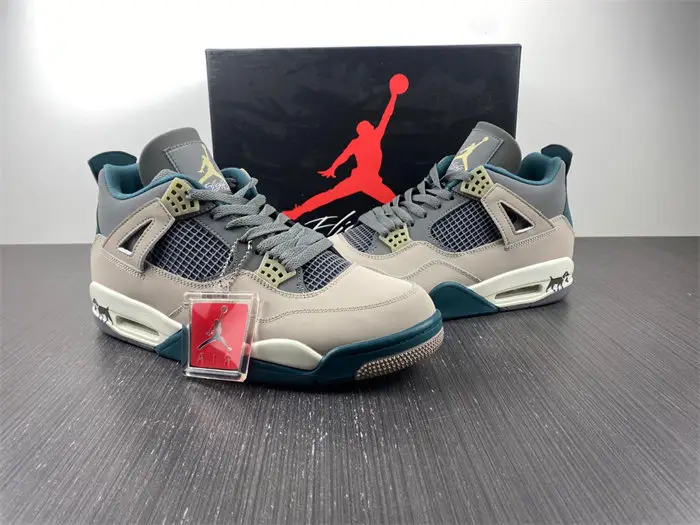 Jordan 4 Retro SE Craft Photon Dust  FBAD709
