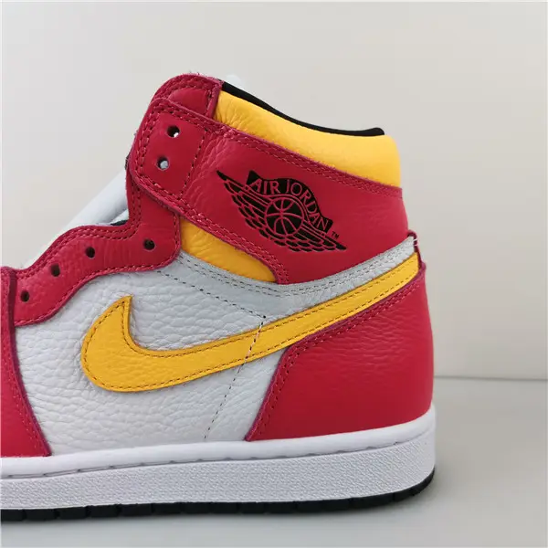 Air Jordan 1 High OG Light Fusion Red 
