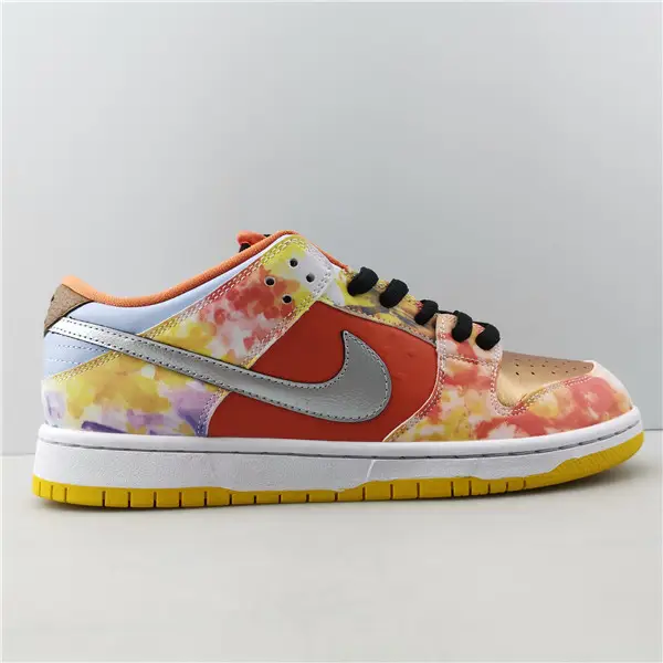 NIKE SB DUNK LOW 