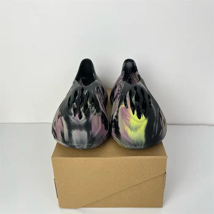 adidas Yeezy Foam RNR MX Carbon 