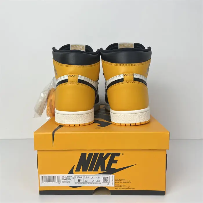Jordan 1 Retro High OG Yellow Toe 