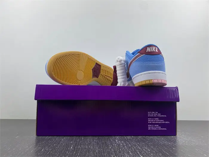 Nike SB Dunk Low Philadelphia Phillies 