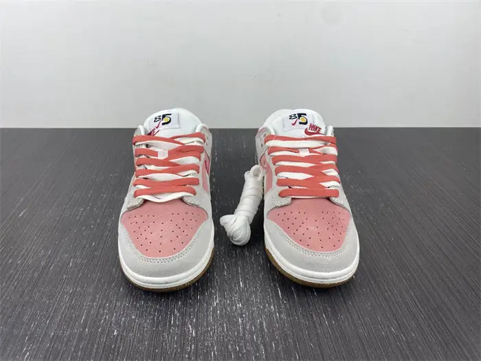 Nike Dunk Low SE 
