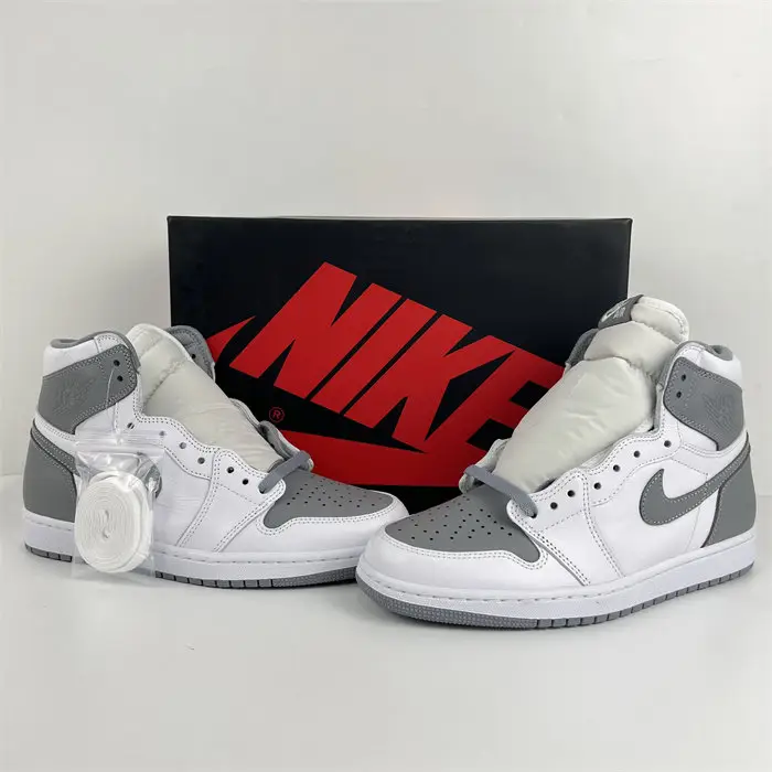 Air Jordan 1 High OG ‘Stealth'  BBCCA337