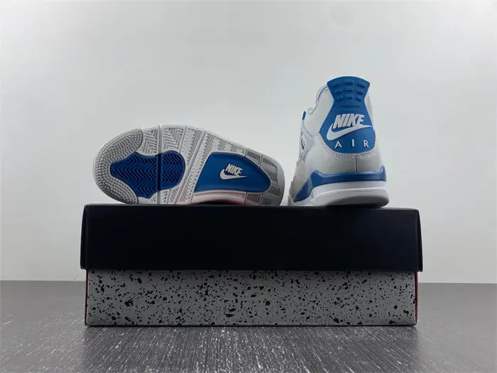 Air Jordan 4 