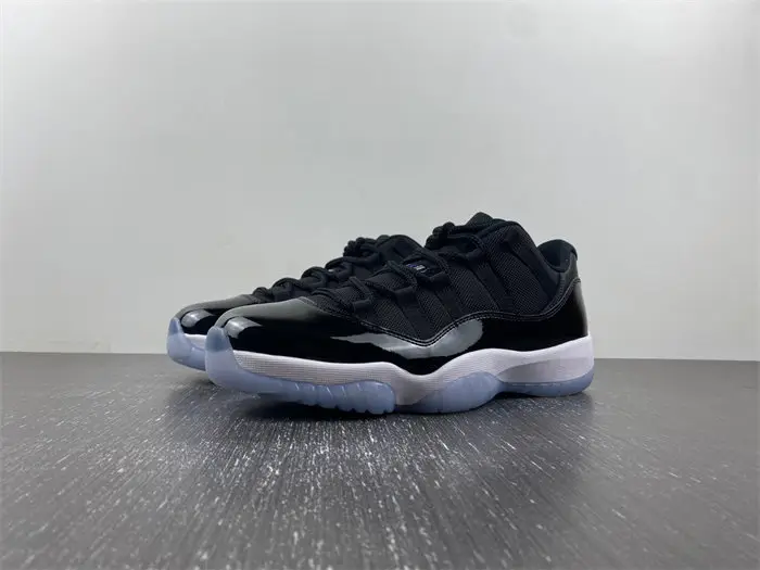 Air Jordan 11 Space Jam 