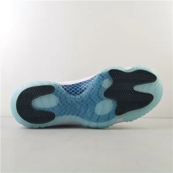 AIR JORDAN 11 