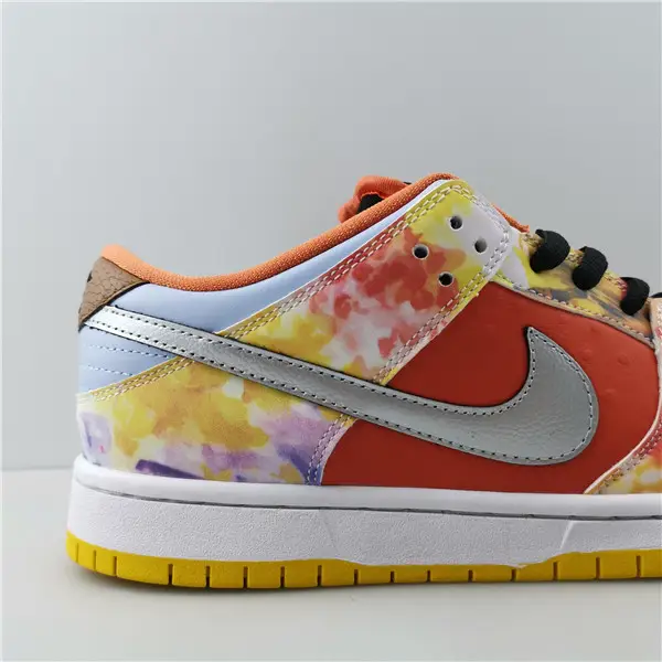 NIKE SB DUNK LOW 