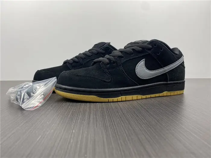 Nike SB Turns Back the Clock and Reveals a Dunk Low 