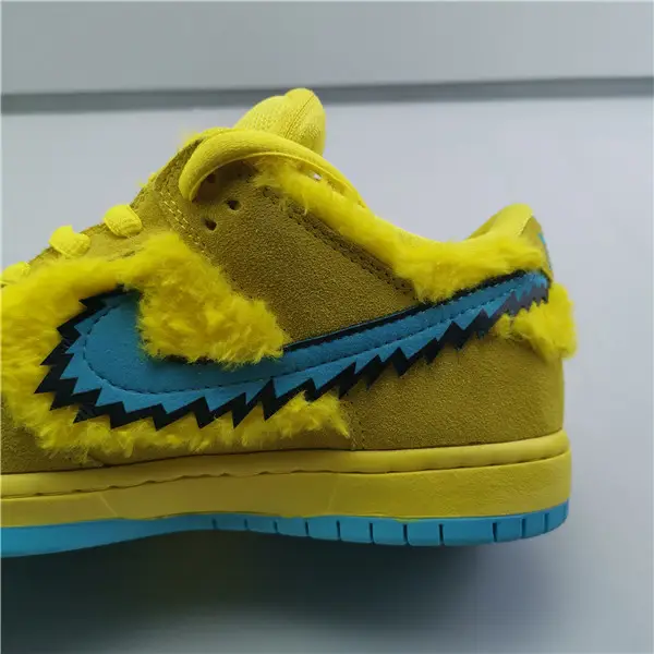 NIKE SB DUNK LOW 