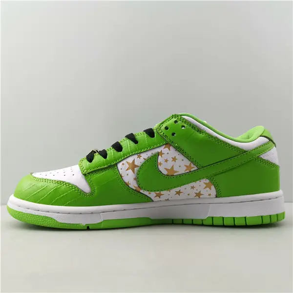 Supreme Nike SB Dunk Low Green 