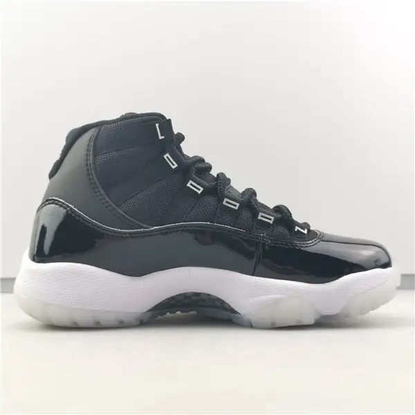 AIR JORDAN 11 