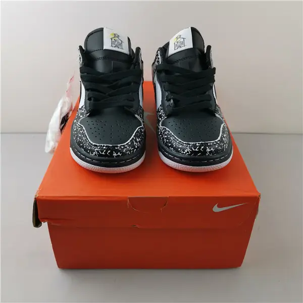Nike Dunk Low GS Nikebook 